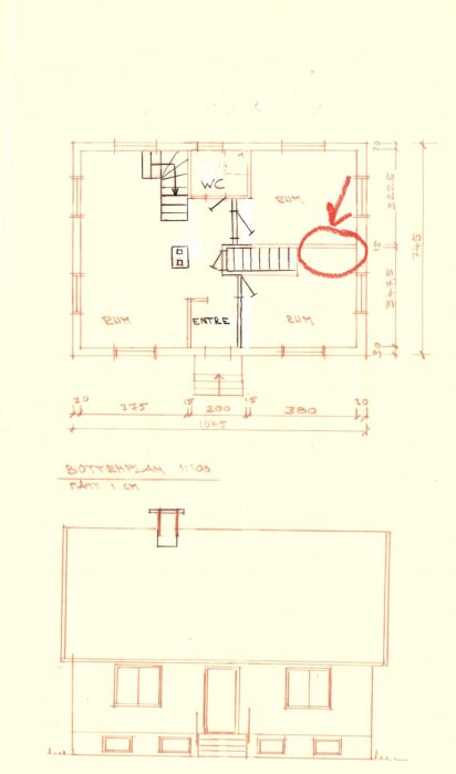 Arkitektonisk ritning av ett husplan med markeringar och dimensioner; inkluderar våningsplan och fasadvy.