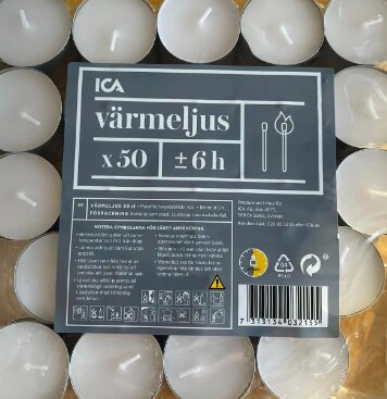 Etikett för ICA värmeljus, 50-pack, brinntid 6+ timmar, varningsikoner och information, vit bakgrund med ljus.
