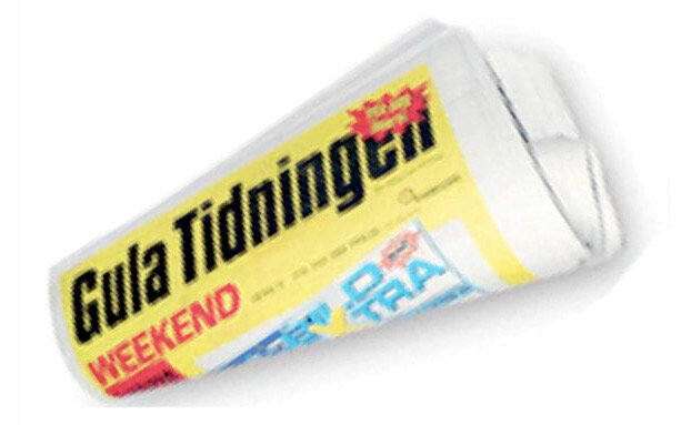 Förpackad rulle av tidningen "Gula Tidningen" med texten "WEEKEND" och "EXTRA FRAKTION" synlig.