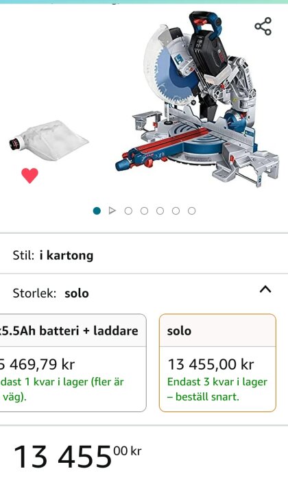 Blå och silverfärgad geringssåg, batteri, laddare och dammpåse visas; webbutikssida med priser och lagerstatus.