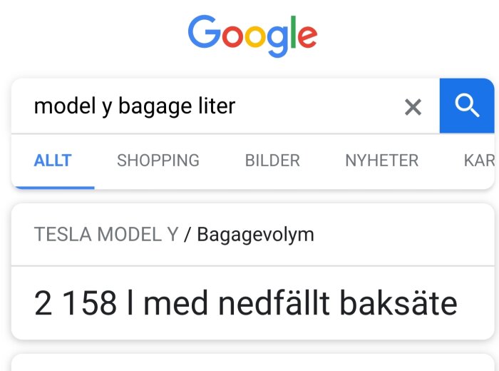 Google-sökning för Tesla Model Ys bagagevolym, 2158 liter med nedfällt baksäte.