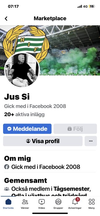 Facebook Marketplace-skärmdump, profilbild på man, fotbollslagets logo, rök på stadion, informationsflikar, användargränssnittselement.