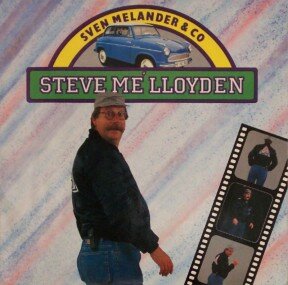 Man i denimjacka, mössa, glasögon. Logotyp och text "SVEN MELANDER & CO STEVE ME LLOYDEN". Filmremsa, retrostil.