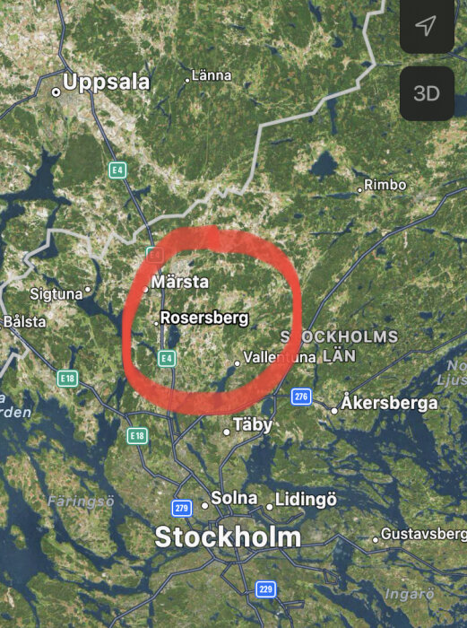 Satellitbild över Stockholm med omnejd, markerat område nära Märsta och Rosersberg, vägar och vatten synliga.