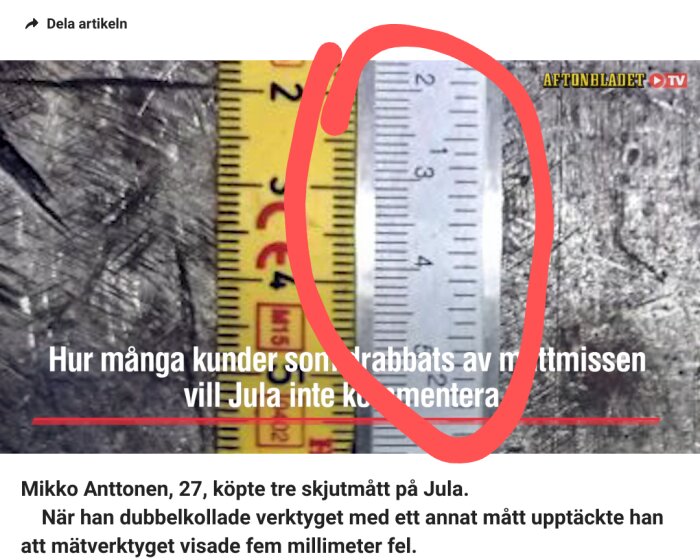 Ett mätverktyg bredvid en linjal markerar ett mätproblem, omgivet av röd cirkel och text, tidningslayout med rubrik.