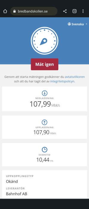 Skärmdump av bredbandsprestandatest, visar nedladdning och uppladdning cirka 108 Mbit/s, svarstid 10,44 ms, leverantör Bahnhof AB.