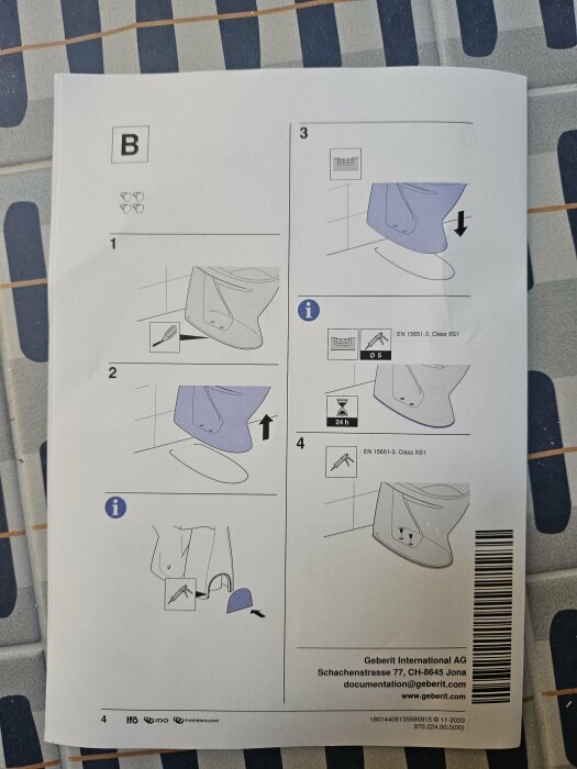 Illustrerad instruktion för montering eller underhåll av badrumsutrustning, möjligtvis en toalett eller delar därav.