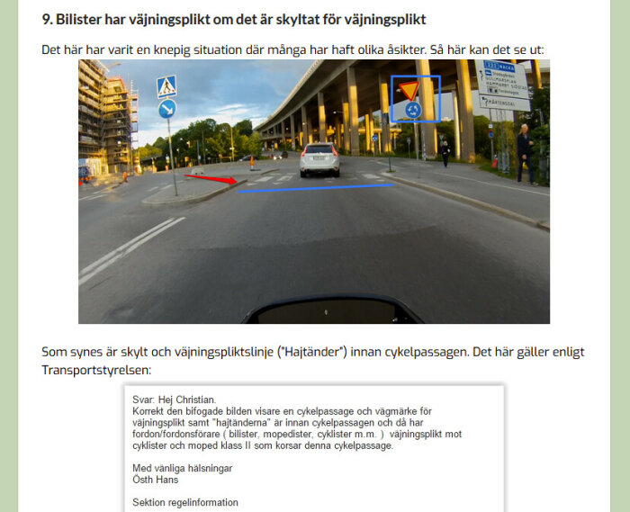 Förarvy, vägskylt, cykelpassage, väjningsplikt, bilar, byggnad, personer, vägmarkering, trafiksituation, dagsljus.