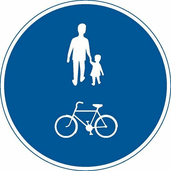 En skylt med en vuxen och barn som går, och en cykel, på blå bakgrund.