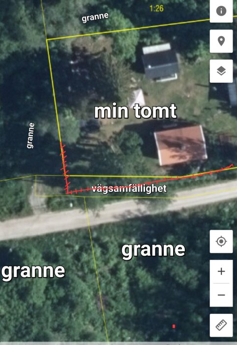 Satellitbild över en fastighet, markerade gränser, text "min tomt", vägsamfällighet, omgivna av grannfastigheter.