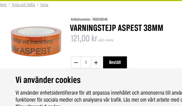 Rullad varningstejp för asbest med prissättning och köpalternativ på en svensk webbsida, cookies-meddelande nedtill.