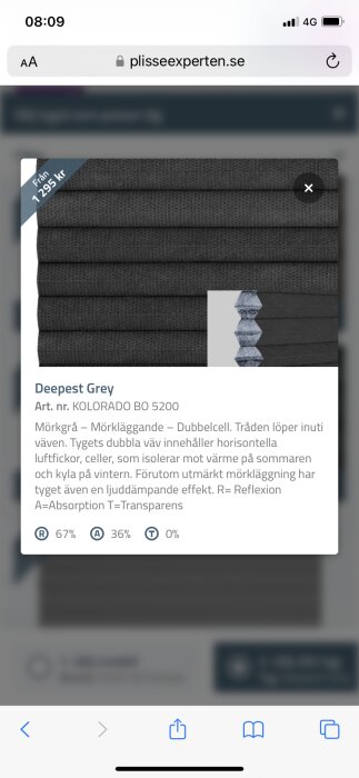 Mobilskärmdump av en webbplats som visar mörkgrå plisségardiner, med beskrivning och reflektion/absorption/transparensstatistik.