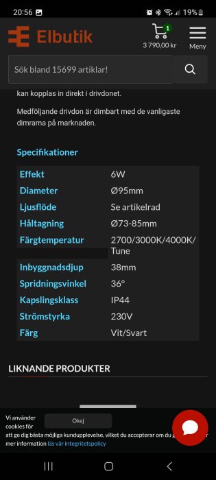 En skärmdump från en svensk webbutik som visar specifikationer för en elektronikprodukt och ett meddelande om cookies.