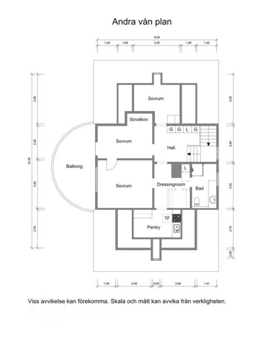 Ritning av en lägenhets andra våningsplan, innehåller sovrum, bad, dressingroom, balkong, hall och pentry.