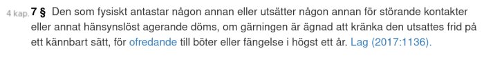 Text från lagbok om brott, straff för ofredande, böter eller fängelse. (Svensk lagtext om ofredande.)