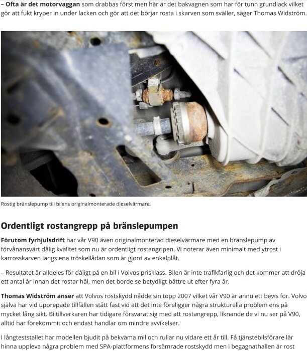 Bild på rostig bränslepump hos bil, detaljer och korrosion är synliga. Text beskriver problem och kritik mot Volvo.