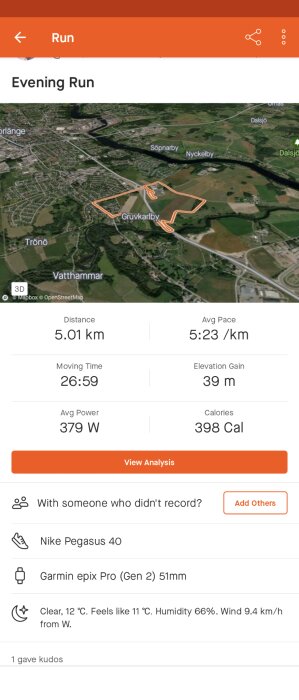 Skärmavbildning av en löpar-app som visar en kvällsrunda på 5,01 km med tid, fart och väderinformation.