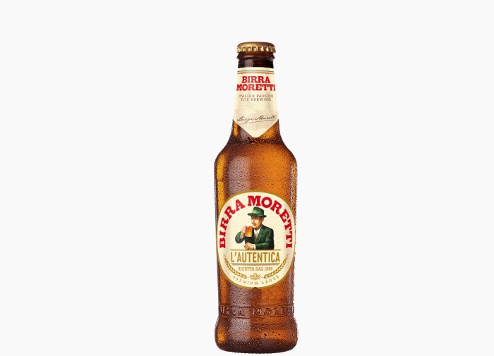 Flaska Birra Moretti, italiensk öl, kondens, genomskinlig bakgrund, logga och etikett synliga.