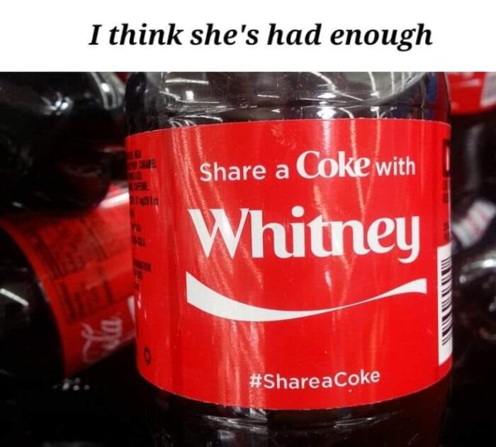 Coca-Cola-flaska med personaliserad etikett "Whitney", vitsig kommentar "I think she's had enough" ovanpå.