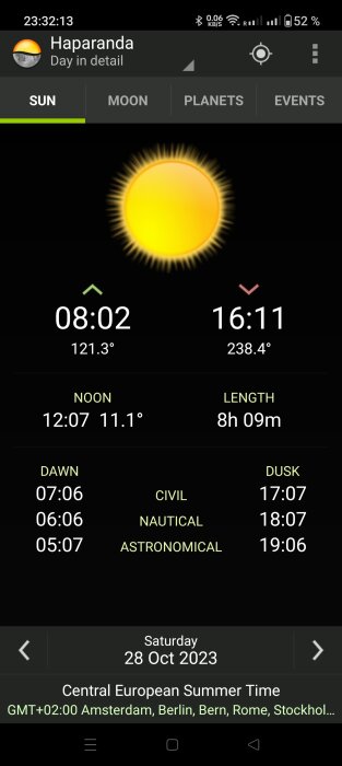 Mobilskärm som visar detaljerad solinformation för Haparanda, daggryning, soluppgång, middagstid, skymning och datum.