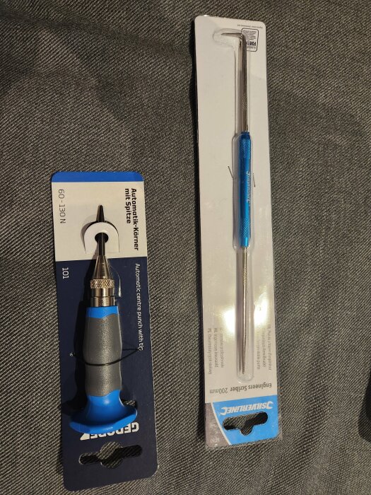Två nya verktyg förpackade: luftblåsare och en T-handtag insexnyckel.
