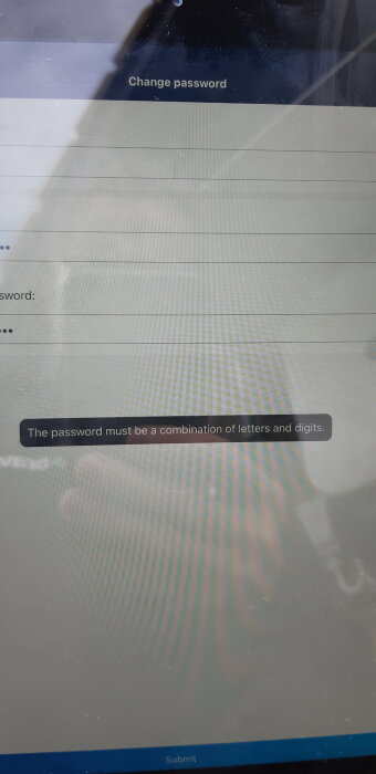 Skärmdump av lösenordsändringssida, instruktion om kombination av bokstäver och siffror synlig.
