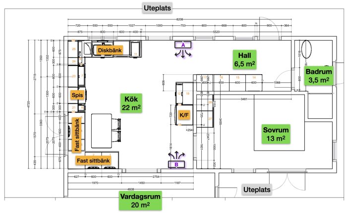 Planritning av en bostad med kök, vardagsrum, sovrum, badrum, hall och uteplatser.