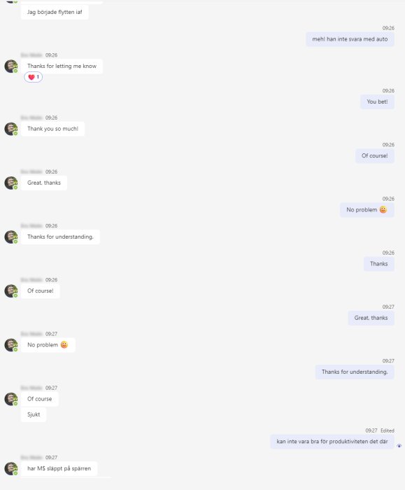 Skärmdump av en textbaserad konversation, visar upprepade tacksamhetsuttryck och en kommentar på svenska.