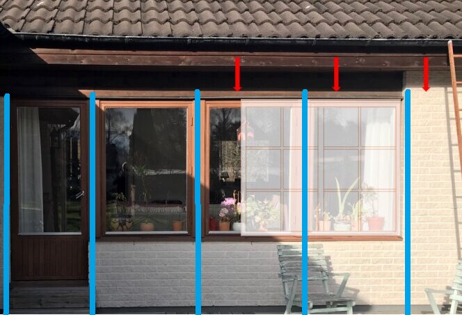 Ett hus med tegeltak och fönster, överlagrat med färgade linjer.