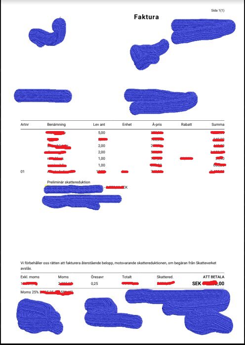 Dokument med blå markeringar och röd text som döljer information, rubriken säger "Faktura".