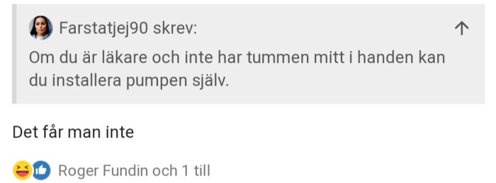 Skärmdump från socialt nätverk; kommentarsutbyte om installation av pump av läkare, anges som otillåtet.