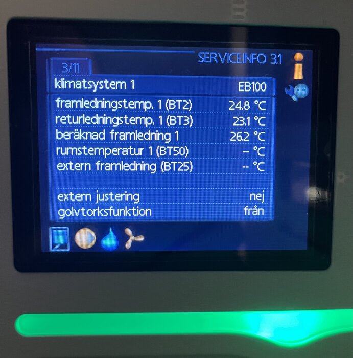 Digital display med temperaturinformation för klimatsystem. Felmeddelande visas. Svenska. Olika temperaturvärden.