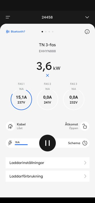 App för laddningsstation visar ström, spänning och konfigurationsalternativ för elbilsladdning.