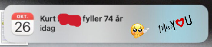 Kalendernotis, person fyller 74 år, känslomässig emoji, "Miss You"-meddelande.