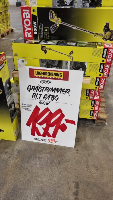 Reaskylt för Ryobi grästrimmer, RLT 6130, 600W, med röd rea-markering: "149:-", nedsatt från "499:-". Lagerrensning.