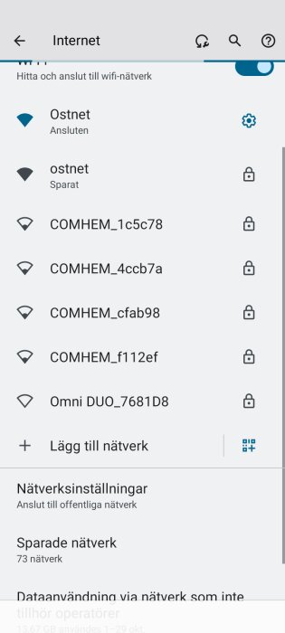 Skärmdump av Wi-Fi-inställningar på mobil visar tillgängliga nätverk och anslutningsstatus, på svenska.