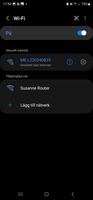 Skärmdump av Wi-Fi-inställningar på mobil, ansluten utan internet, en annan nätverk tillgänglig.