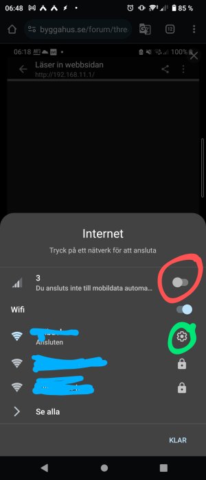 En skärmbild av en mobiltelefon visar en inställningsmeny för internetanslutning med Wi-Fi och mobildata alternativ.