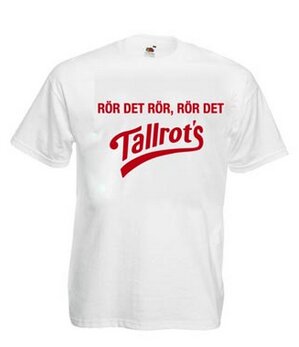 Vit T-shirt med rött och svart tryck, slogan "Rör det rör, rör det Tallrots", klädesplagg, reklam, marknadsföring.