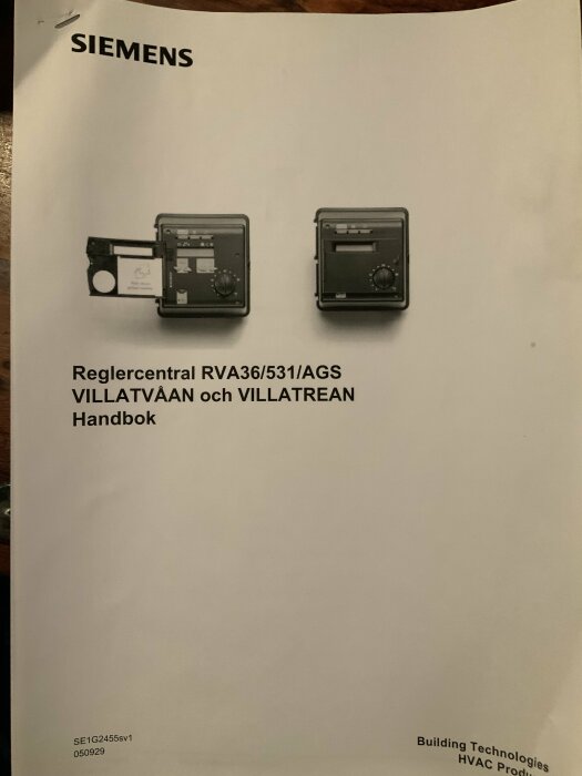 Siemens-broschyr för reglercentraler, RVA36/531/AGS, VILLATVÅAN, VILLATREAN, handbok, svartvit omslagsbild.