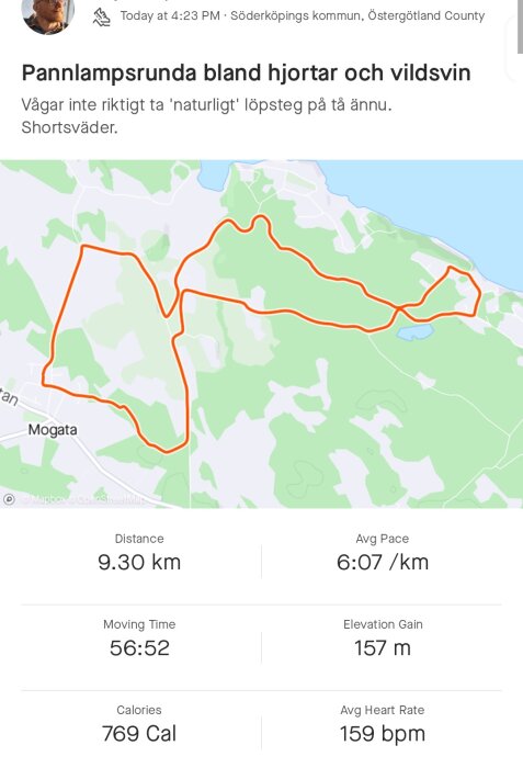 Skärmdump av karta visar löprunda på 9.3 km, tid och kaloriförbrukning, med naturtema i beskrivningen.