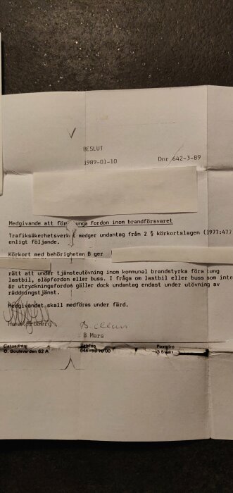 Svenska dokument, beslut om förarbehörighet för brandfordon, daterat 10 januari 1989, personlig underskrift, delvis täckt text.