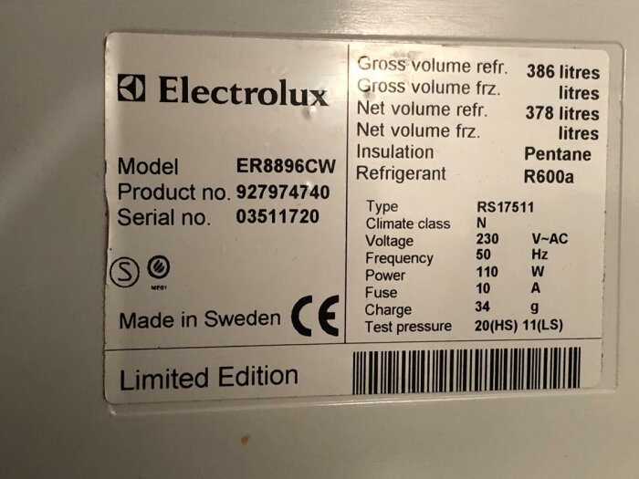 Etikett från Electrolux, visar modell, produktinformation, tillverkningsland Sverige och "Limited Edition".