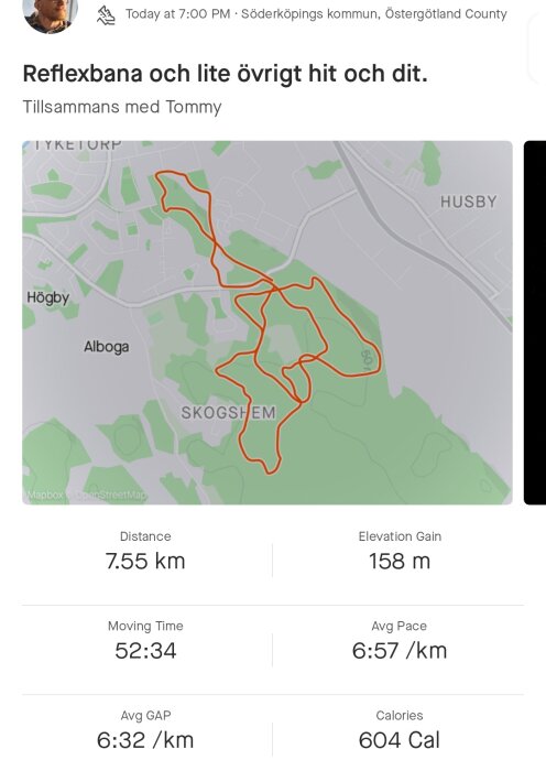 En aktivitetsöversikt som visar löprunda på 7,55 km, tid 52 minuter, medelhastighet och kaloriförbrukning.