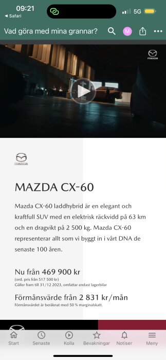 Bildskärm visar ett fordon under täckning med en videospelarknapp samt reklamtext för Mazda CX-60.