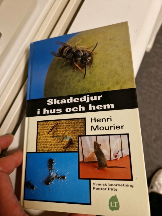 Bokomslag, "Skadedjur i hus och hem", insekter, gnagare, skrivet av Henri Mourier, svensk bearbetning.