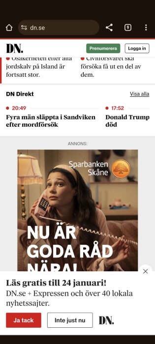 Webbsida visande nyheter och reklambanner med kvinna som pratar i telefon.