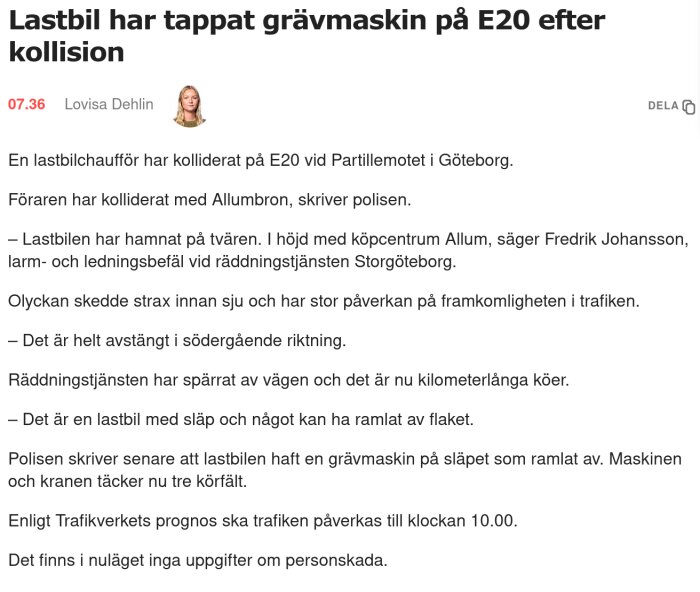 Text på svenska som beskriver en trafikolycka där en lastbil förlorat en grävmaskin på motorväg.