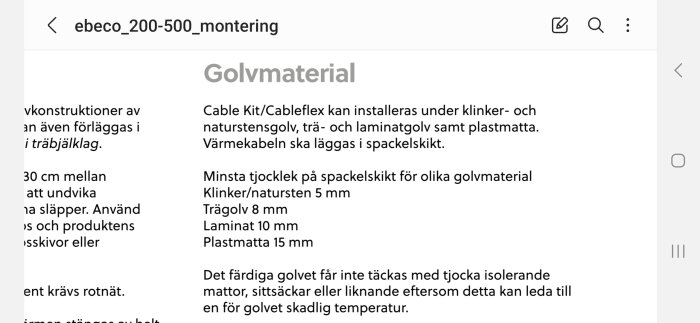 Monteringsanvisningar för golvmaterial med kabelkit, tjocklekkrav och varningar mot isolerande överdrag.