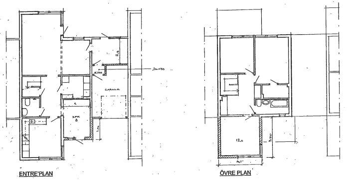 Ritningar av en byggnads planlösning på två våningsplan, inkluderar mått och rumsindelning.